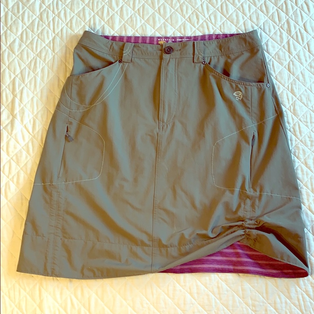 Outdoor Active Reversible Skirt in Olive Green With Optional Ruching